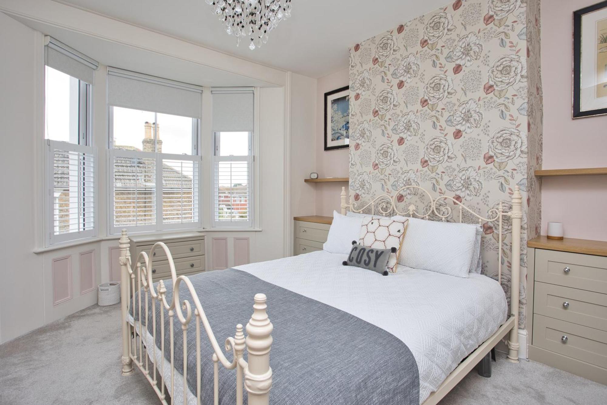 Spacious Seaside Escape In The Heart Of Deal, 4 Mins From The Beach Exterior foto